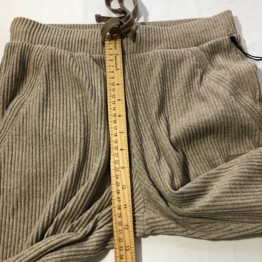 NWT Alo yoga muse sweatpants gravel Heather M soft cozy lounging joggers - Picture 9 of 12